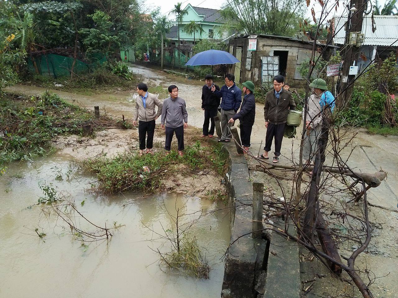 PCT UBND tỉnh kiểm tra tình hình hư hỏng tại cầu Phú Lương B, xã Quảng An